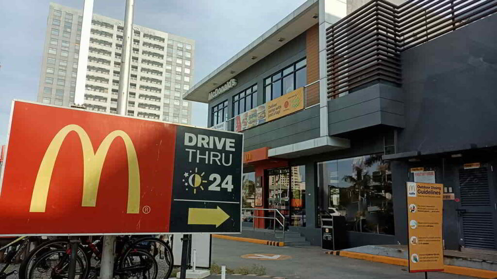 picture of mcdonald's eton, restaurant in eton centris