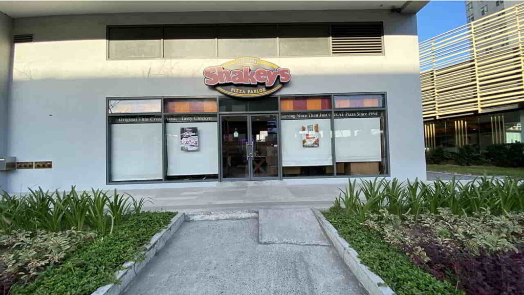 picture of shakey's pizza parlor - cyberpod centris one, eton centris, restaurant in eton centris