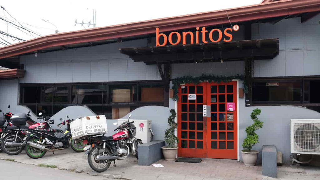 picture of bonitos bar & restaurant los baños, restaurant in los banos