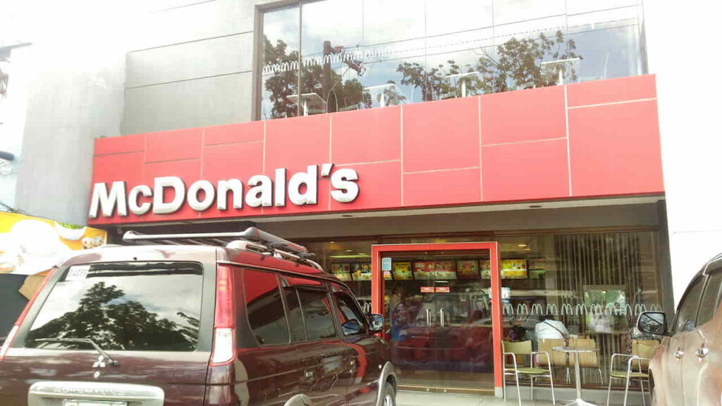 picture of mcdonald's naga city plaza, restaurant in naga city