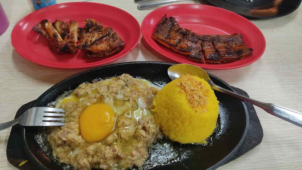 picture of pepito's food house, restaurant in manila cathedral