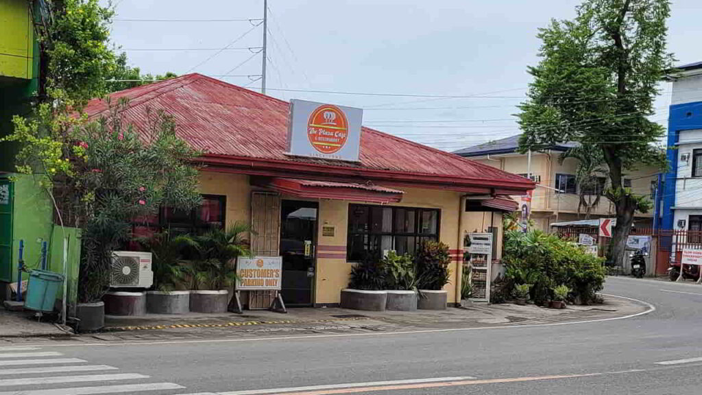 picture of the plaza cafe and restaurant, restaurant in moalboal