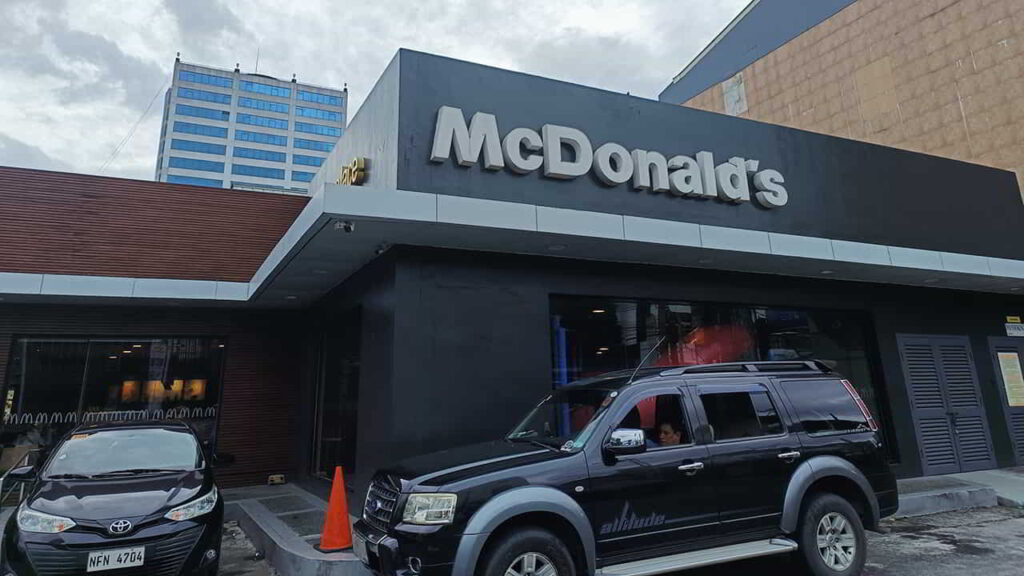 picture of mcdonald's, restaurant in quezon ave