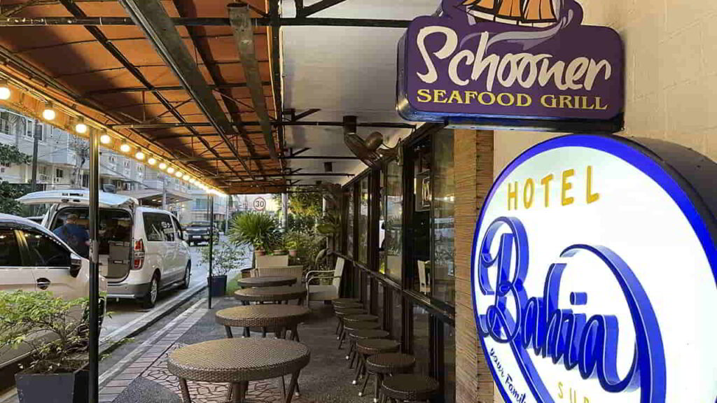 picture of schooner seafood grill, restaurant in sbma philippines