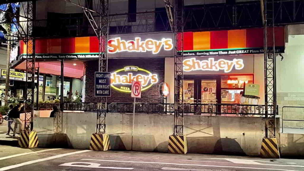 picture of shakey's pizza parlor - araneta city, restaurant in sm cubao