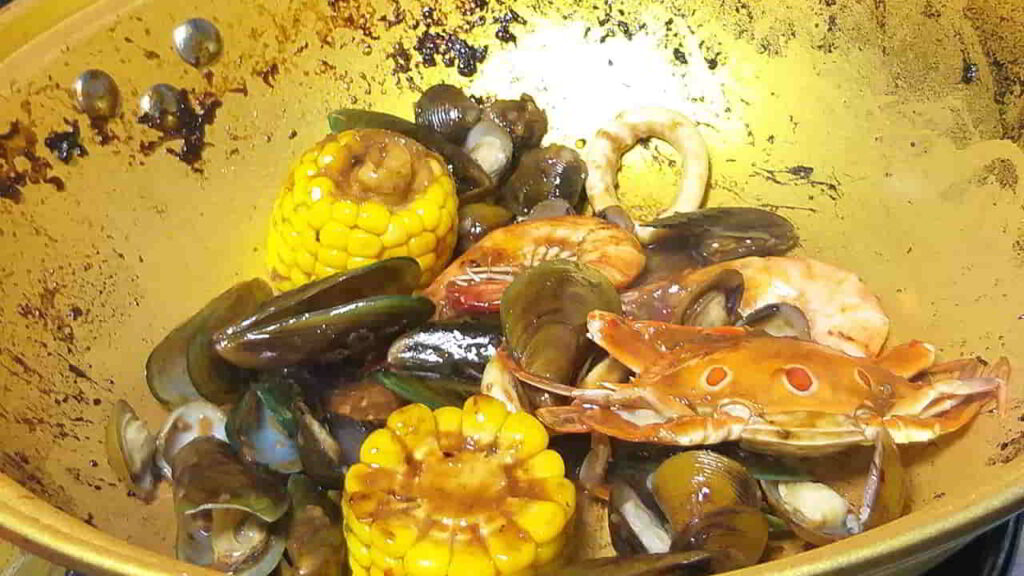 picture of seafood mukbang, hensonville, seafood restaurant in angeles city