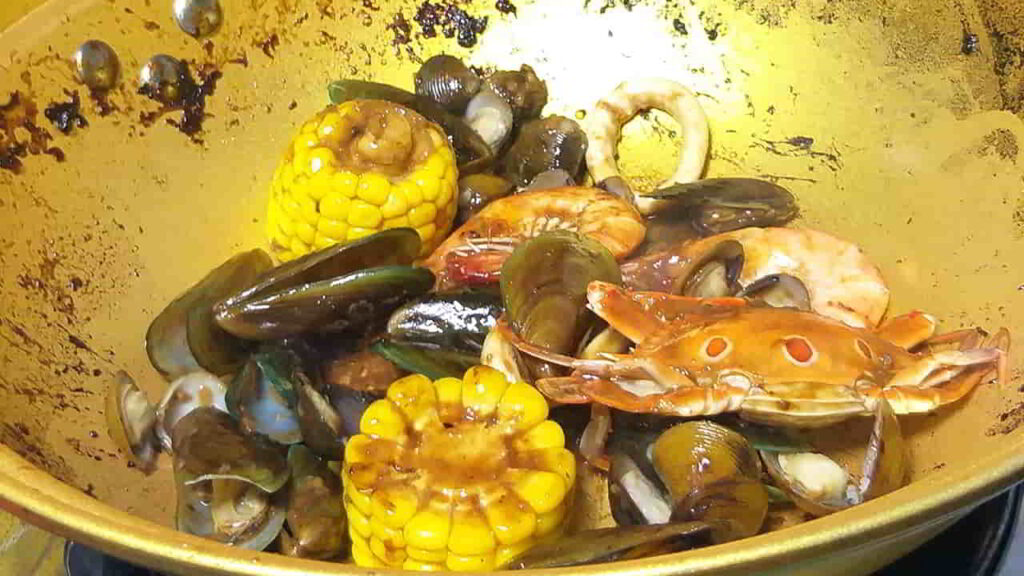 picture of seafood mukbang, hensonville, seafood restaurant in clark