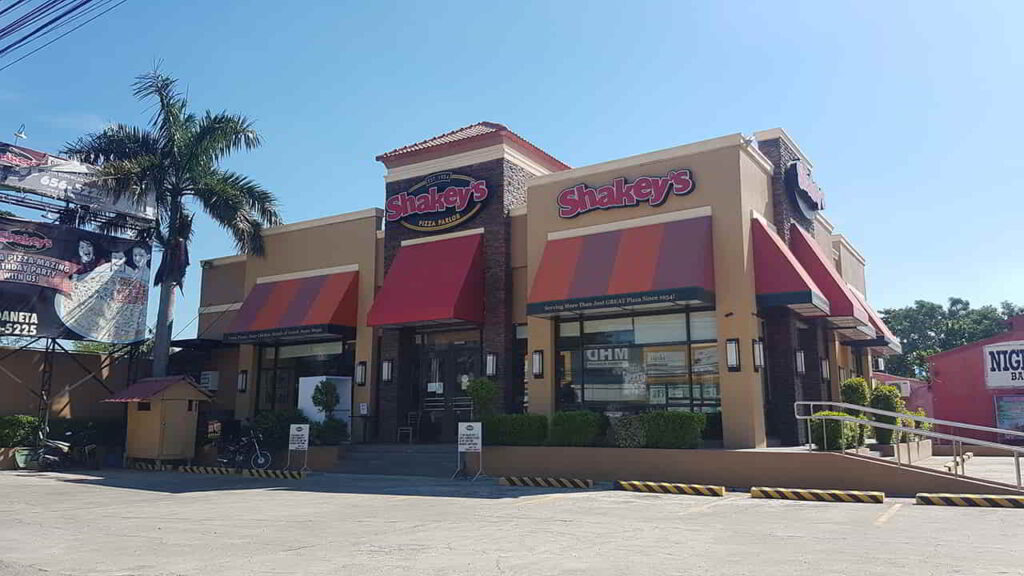 picture of shakey's pizza parlor, restaurant in urdaneta