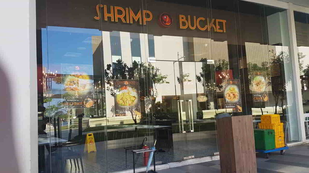 picture of shrimp bucket nuvali, seafood restaurant in calamba