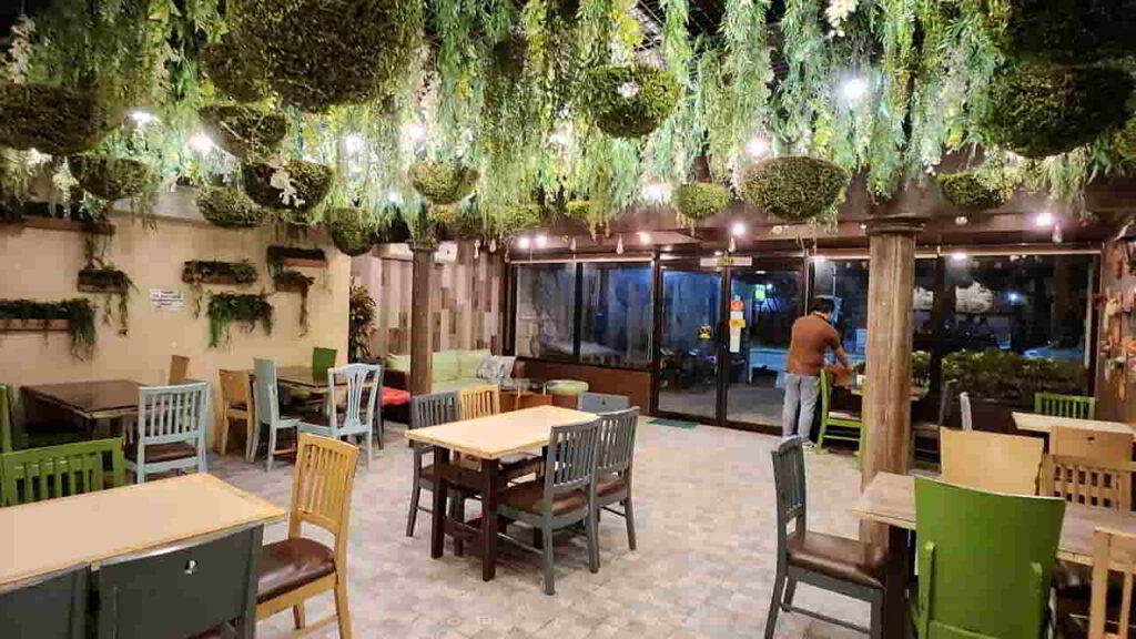 picture of wooden leaf cafe, seafood restaurant in bataan