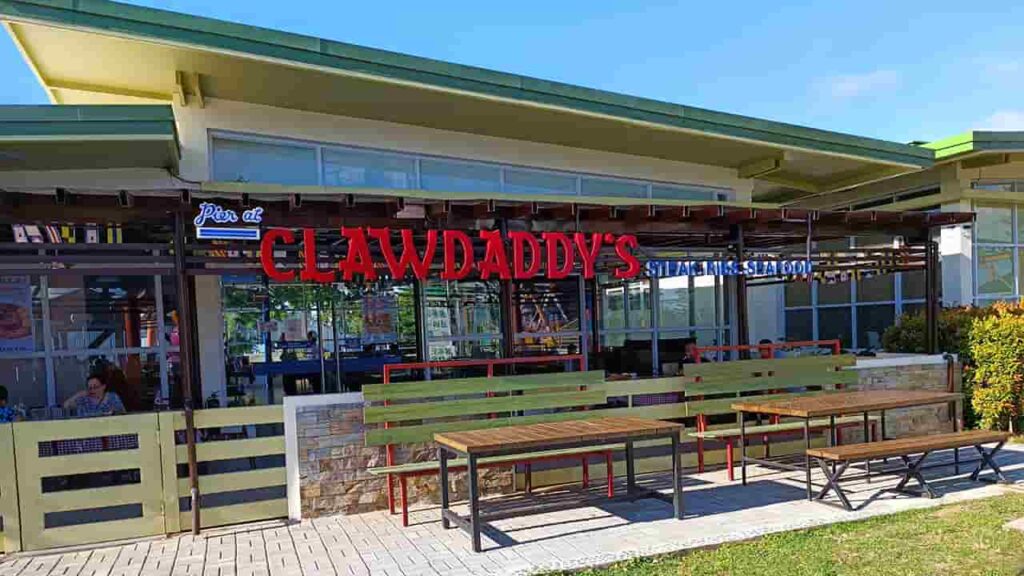 picture of pier at clawdaddy's skyranch, seafood restaurant in tagaytay