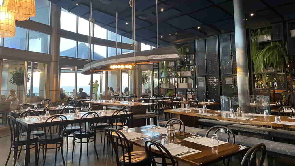 picture of steamers bar and grill, seafood restaurant in wollongong